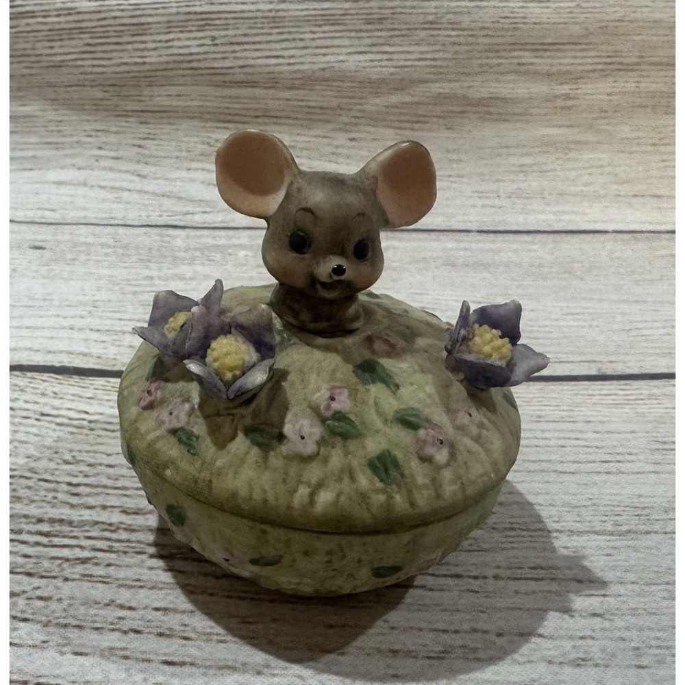 Vintage Mouse on Lawn with Flowers Small Lidded Round Trinket Box Taiwan Made